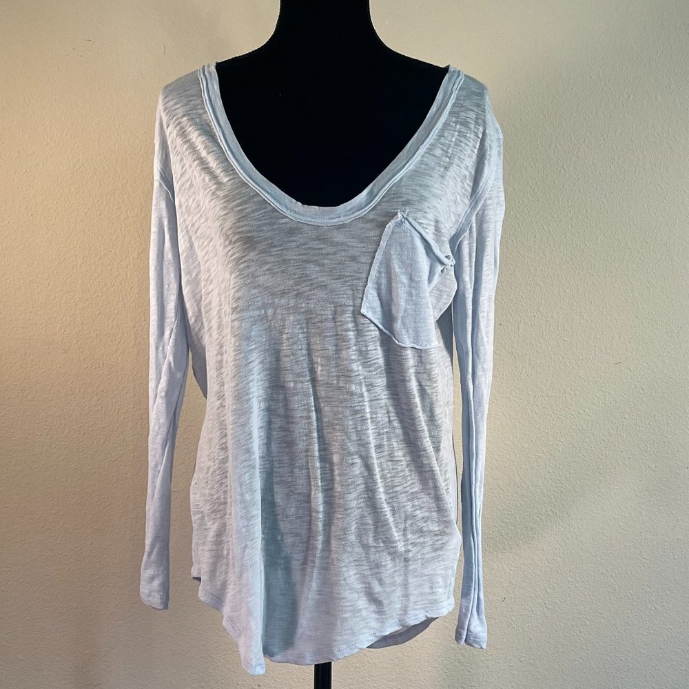 LIGHT BLUE FREE PEOPLE LONG SLEEVE POCKET TEE SIZE SMALL EUC